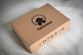 <p>Tradycyjne kapcie z Nepalu. Wykonane ręcznie z jednego z najstarszych wyrobów włókienniczych - filcu. Używany do ich produkcji filc powstaje w 100% z czystej, owczej wełny.</p> Paputy Morskie - kapcie wełniane - Feltiness