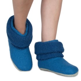 <p>Tradycyjne obuwie domowe z Nepalu. Wykonane ręcznie z jednego z najstarszych wyrobów włókienniczych - filcu. Używany do ich produkcji filc powstaje w 100% z czystej, owczej wełny.</p> Bambosze Lazurowe z kołnierzem - papcie z wełny - Feltiness