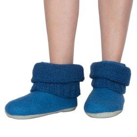 <p>Tradycyjne obuwie domowe z Nepalu. Wykonane ręcznie z jednego z najstarszych wyrobów włókienniczych - filcu. Używany do ich produkcji filc powstaje w 100% z czystej, owczej wełny.</p> Bambosze Lazurowe z kołnierzem - papcie z wełny - Feltiness