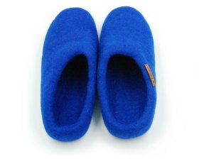 <p>Tradycyjne obuwie domowe z Nepalu. Wykonane ręcznie z jednego z najstarszych wyrobów włókienniczych - filcu. Używany do ich produkcji filc powstaje w 100% z czystej, owczej wełny.</p> Paputy Niebieskie - kapcie wełniane - Feltiness