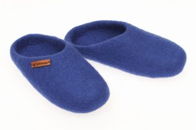 <p>Tradycyjne obuwie domowe z Nepalu. Wykonane ręcznie z jednego z najstarszych wyrobów włókienniczych - filcu. Używany do ich produkcji filc powstaje w 100% z czystej, owczej wełny.</p> Paputy Niebieskie - kapcie wełniane - Feltiness