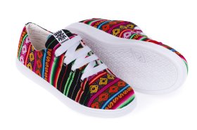 <p><span >Oryginalne buty Inkamos wykonane z kolorowej tkaniny zdobionej tradycyjnymi wzorami kultury Inków.</span></p> Trampki Inkamos Corto Negro, oryginalne buty z Peru - Feltiness