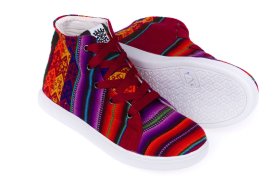 <p><span >Oryginalne buty Inkamos wykonane z kolorowej tkaniny zdobionej tradycyjnymi wzorami kultury Inków.</span></p> Trampki Inkamos Alto Rojo, oryginalne buty z Peru - Feltiness