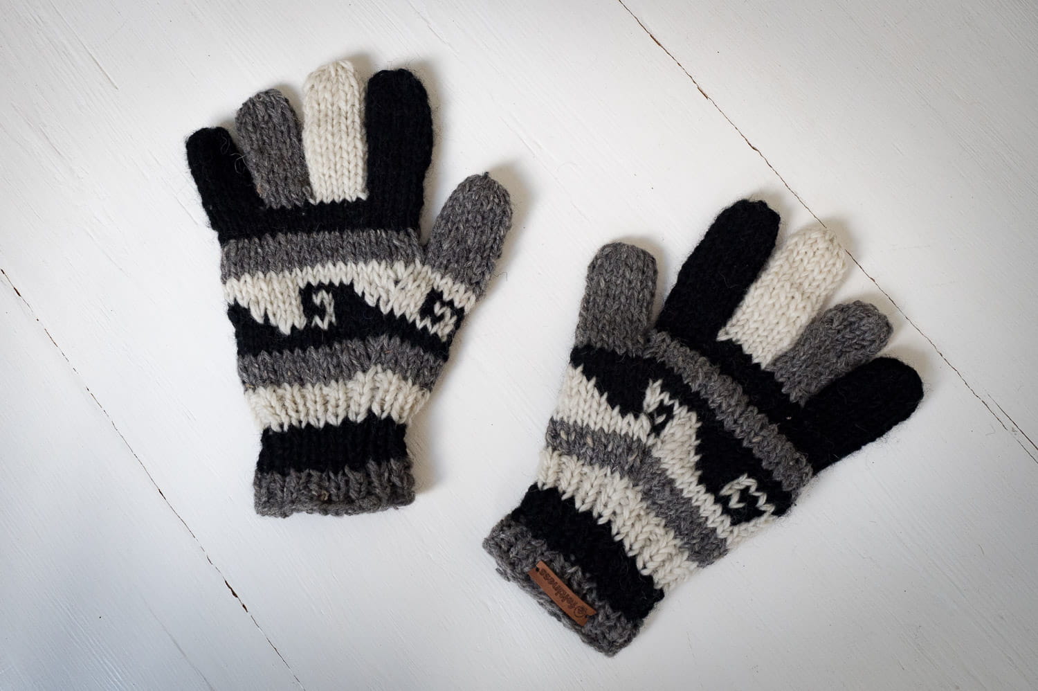 Rękawiczki wełniane wykonane ręcznie - obrazek 3