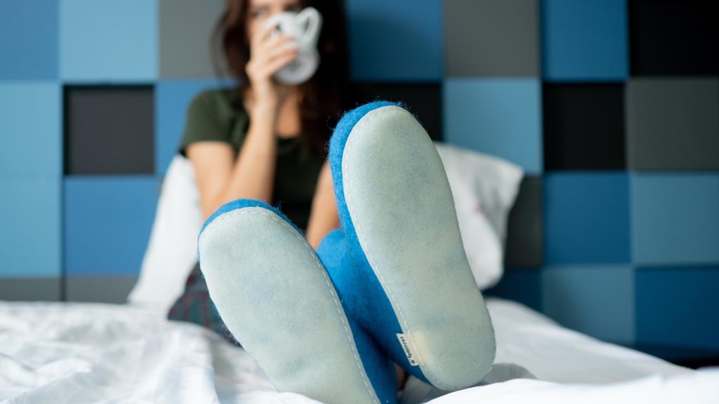 Chłodne dni? Praca zdalna? Wskakuj w papcie z wełny! - Feltiness