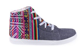 <p><span >Oryginalne buty Inkamos wykonane z kolorowej tkaniny zdobionej tradycyjnymi wzorami kultury Inków.</span></p> Trampki Inkamos Alto Gris, oryginalne buty z Peru - Feltiness